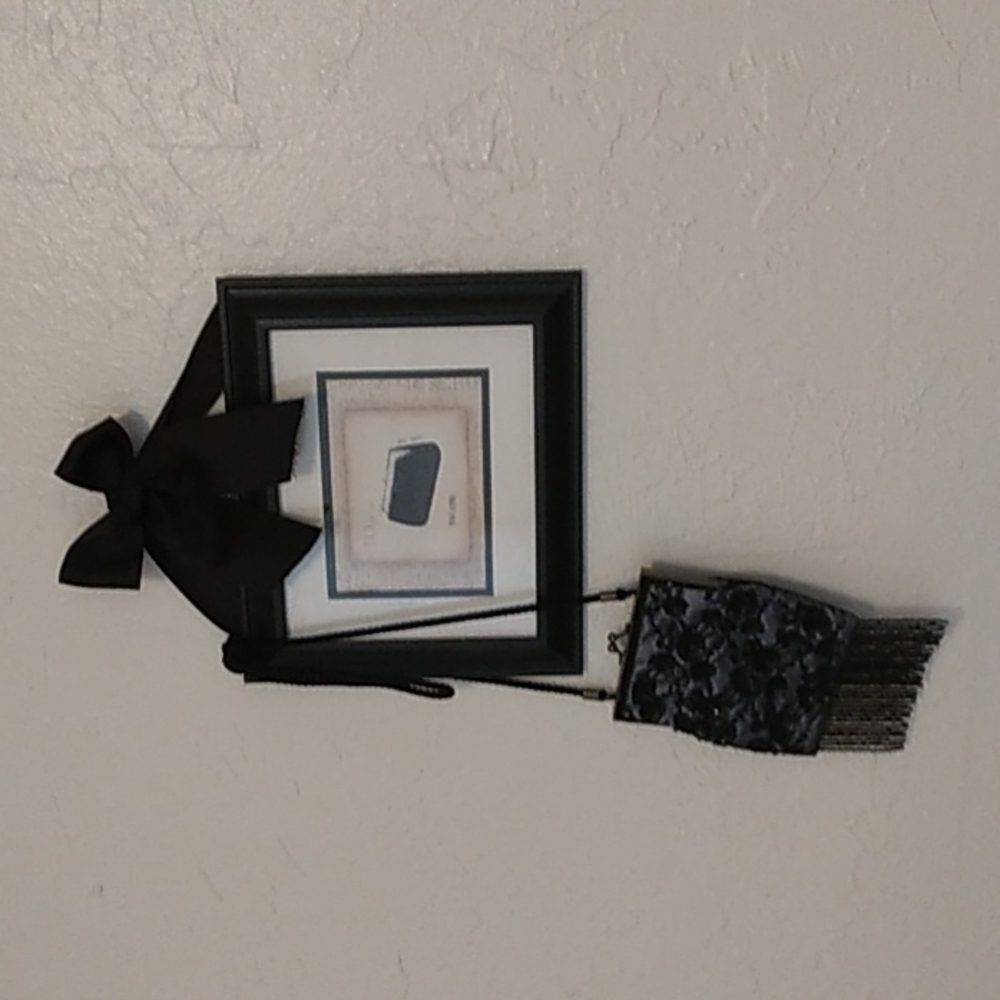 Vintage purse picture with bow tie hanger